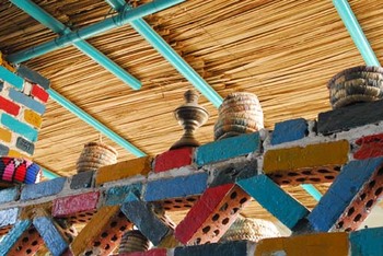 ヌビア人女性の手造り置物.jpg
